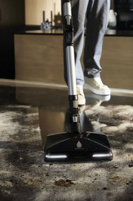 Пилосос Rowenta безпровідний X-Force Flex 14.80 Animal Aqua, 240Вт, вологе прибирання, конт пил -0.65л, автон. робота до 90хв, HEF system 99,9%, чорно-синій