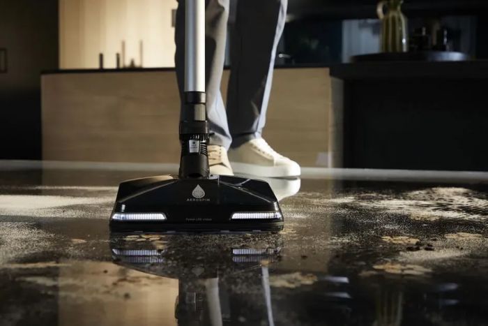 Пилосос Rowenta безпровідний X-Force Flex 14.80 Animal Aqua, 240Вт, вологе прибирання, конт пил -0.65л, автон. робота до 90хв, HEF system 99,9%, чорно-синій