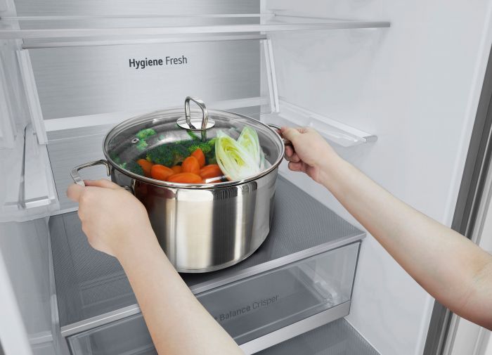 Холодильник LG з нижн. мороз., 203x60х68, холод.відд.-277л, мороз.відд.-110л, 2дв., А++, NF, інв., диспл зовн., Fresh Сonverter, Metal Fresh, сріблястий