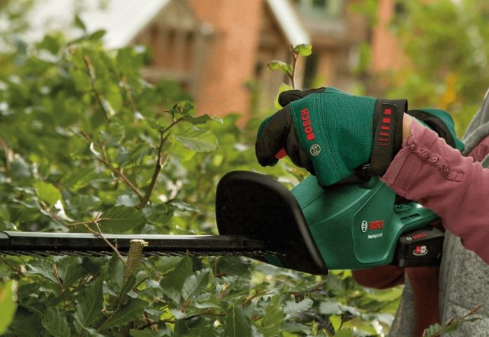 Кущоріз акумуляторний Bosch EasyHedgeCut 18V-52-13 18В лезо 52см крок різу 15мм 3.28кг без АКБ та ЗП