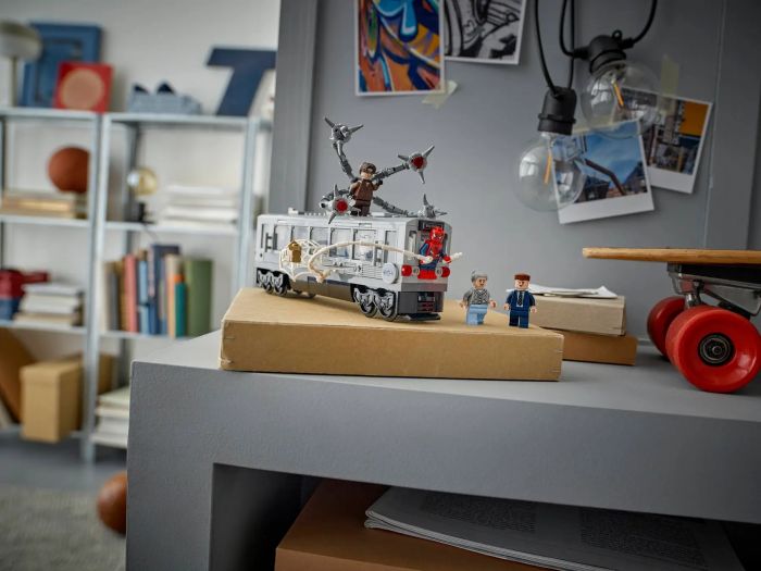 Конструктор LEGO Super Heroes Людина-Павук проти Дока Ока: Сцена в метро