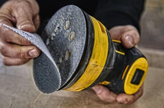 Шліфмашина ексцентрикова DeWalt 280Вт 8000-12000об/хв 125мм амплітуда 2.6мм 1.28кг