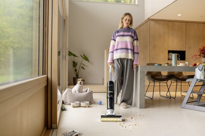 Пилосос Karcher безпровідний FCV 4, 180Вт, конт пил -0.45л, вода -0.75л, автон. робота до 45хв, вага-4.1кг, білий