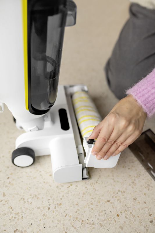 Пилосос Karcher безпровідний FCV 4, 180Вт, конт пил -0.45л, вода -0.75л, автон. робота до 45хв, вага-4.1кг, білий