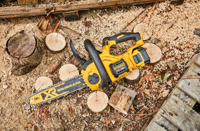 Пила ланцюгова акумуляторна DeWalt 18В шина 30см 3/8" без АКБ та ЗП