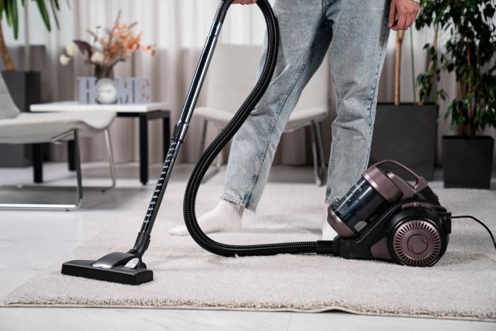 Пилосос ARDESTO контейнерний, 700Вт, конт пил -2.5л, НЕРА, чорно-бронзовий