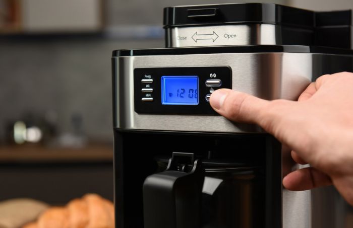 Кавоварка ARDESTO крапельна Steel Collection 1.2л, зерно + мелена, дисплей, сріблясто-чорний