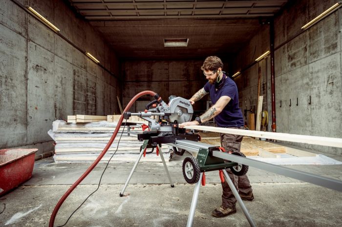 Пила торцювальна Metabo KGS 305M з протяжкою 1600Вт диск 305мм 18.6кг