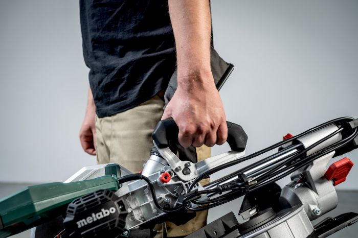 Пила торцювальна Metabo KGS 305M з протяжкою 1600Вт диск 305мм 18.6кг